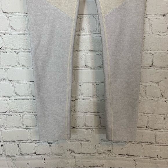 Outdoor Voices Tri Color Leggings Beige Cream Grey Size Small - Picture 3 of 10